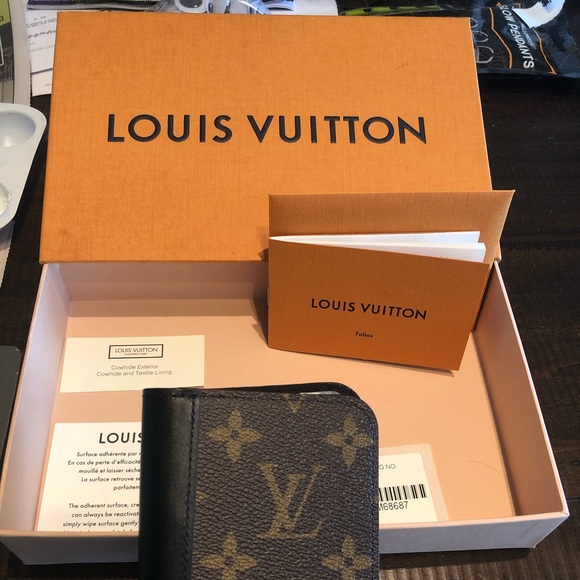 Auth. Louis Vuitton Iphone X folio 2020 Version - Picture 2 of 4